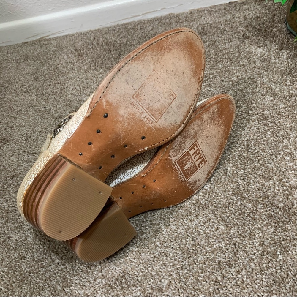 Frye Deborah Studded Short Boots Distressed Boho - Picture 9 of 12